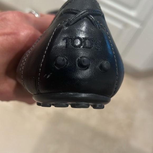 Tod’s Black Leather Driving Loafer 7.5. - Picture 6 of 8